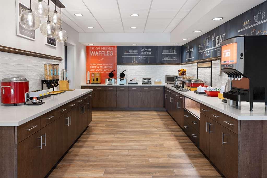Hampton Inn Cleveland-Airport/Tiedeman Road Brooklyn Restaurant photo